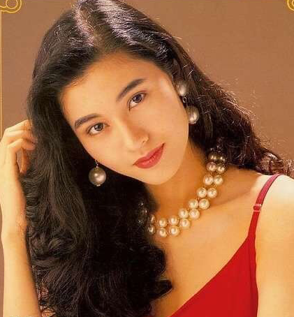 过时单品反成为时髦标签？上世纪的复古港风，如今竟让女星都沦陷