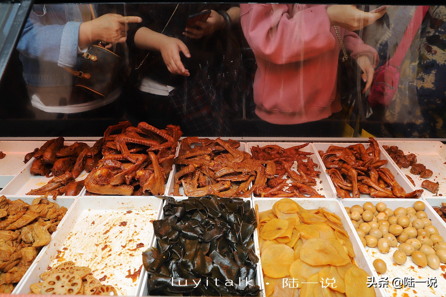 鸭舌50克近16元，我没控制住，要了3鸭头、5鸭翅、8鸭掌、16鸭舌