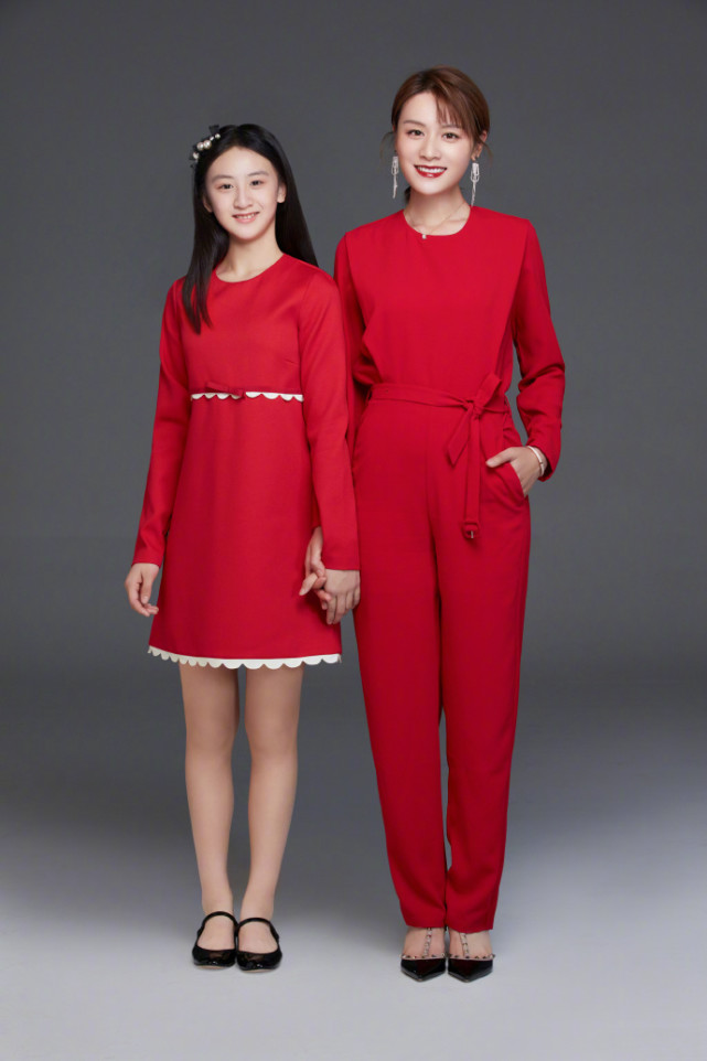 田亮夫婦為女兒慶生，一家四口幸福同框，13歲森碟身高直追爸媽