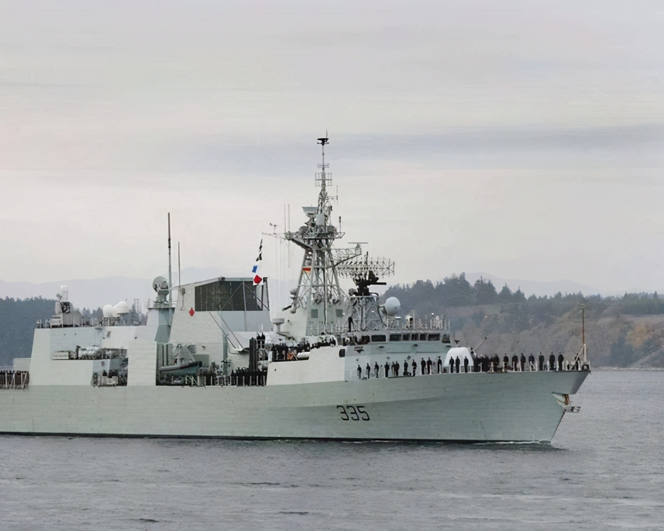 加拿大军舰闯南海“敏感航道”，中国没办法？时候未到而已