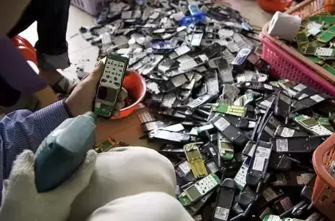 旧手机回收的背后，竟是一条暴富的产业链……