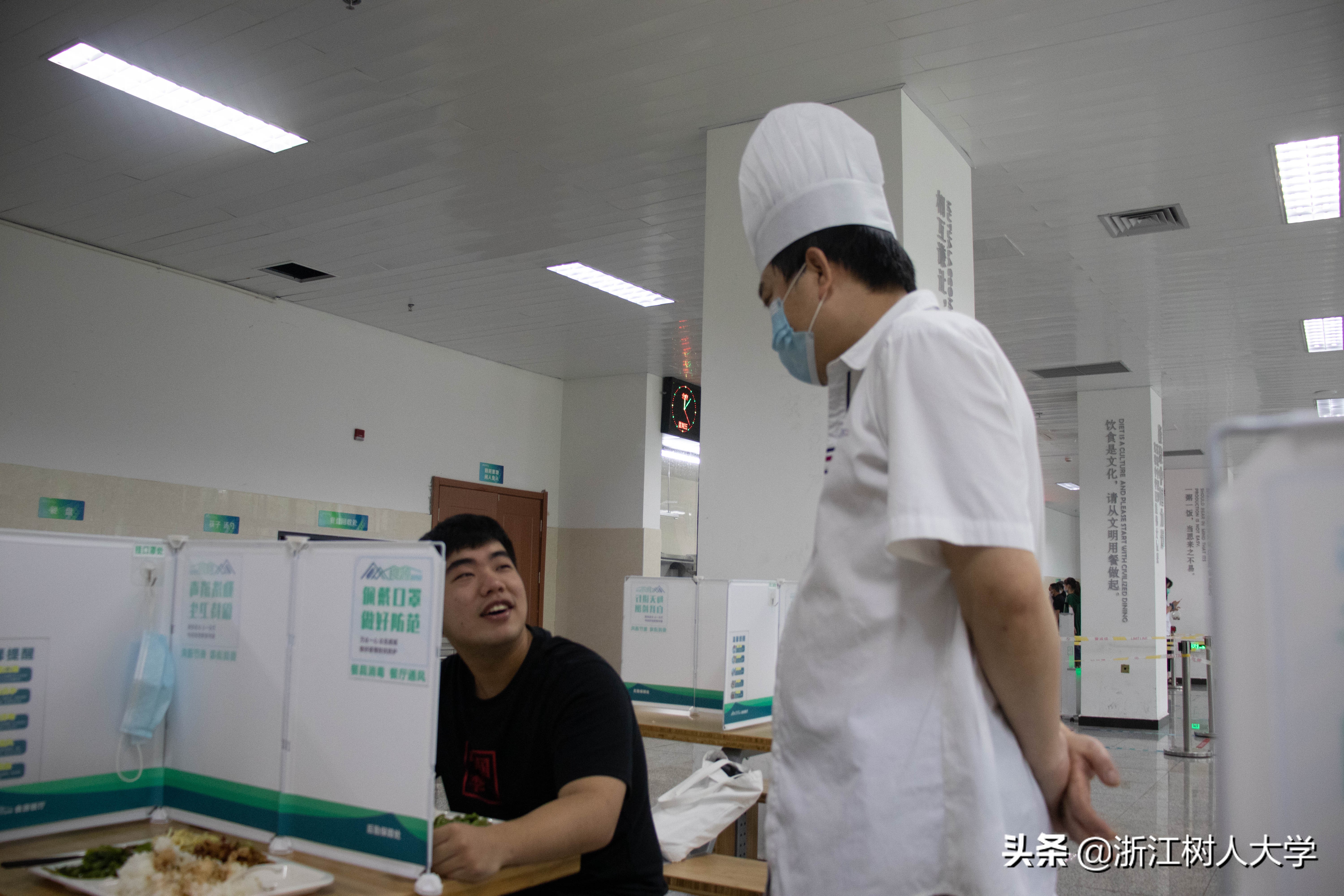 糖醋里脊、葡萄鱼、辣子鸡！刚毕业，就有点想念母校的食堂了