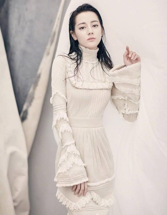 渣女大波浪已成过去，鞠婧祎孟美岐热巴湿发性感风来袭，太撩人