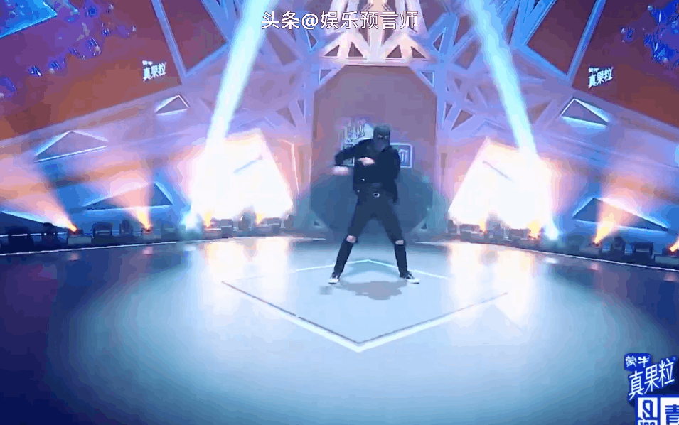 王一博张艺兴舞技受大神认可，王嘉尔编舞略输一筹，钟汉良来救场