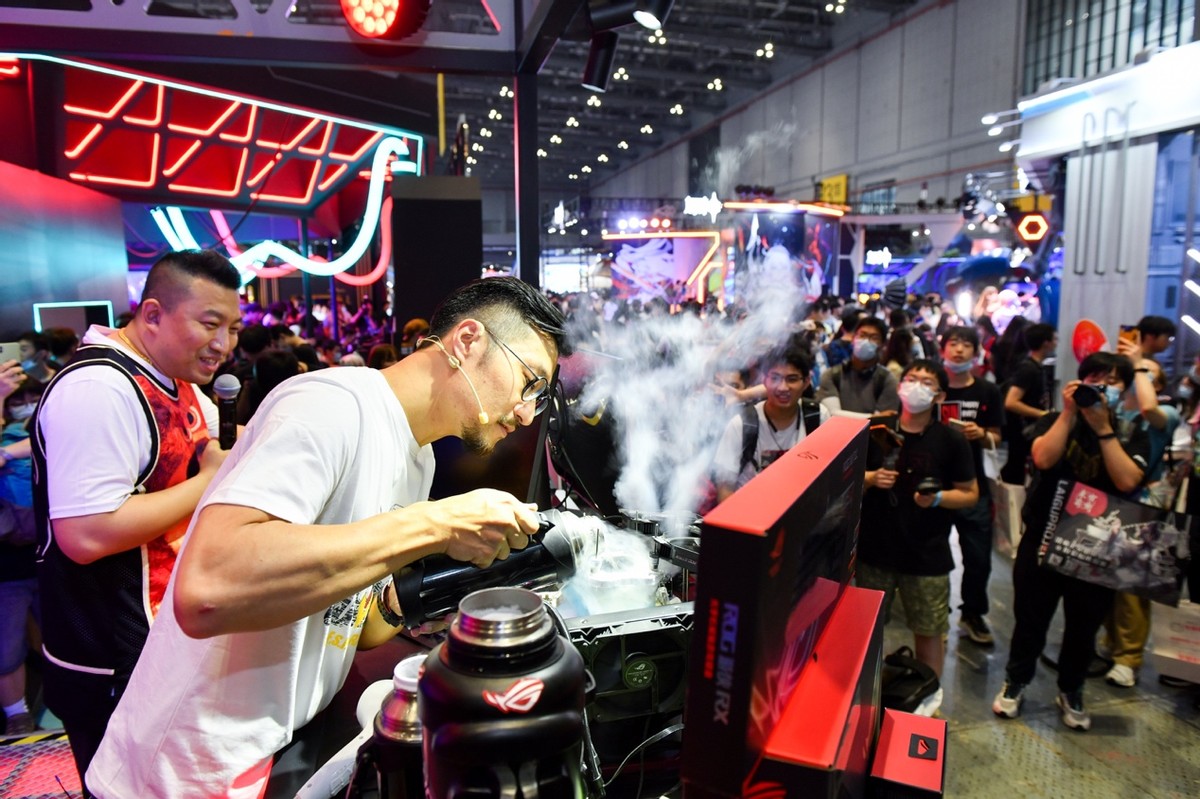 华硕主板燃爆BW2021 ROG信仰星球全程高能