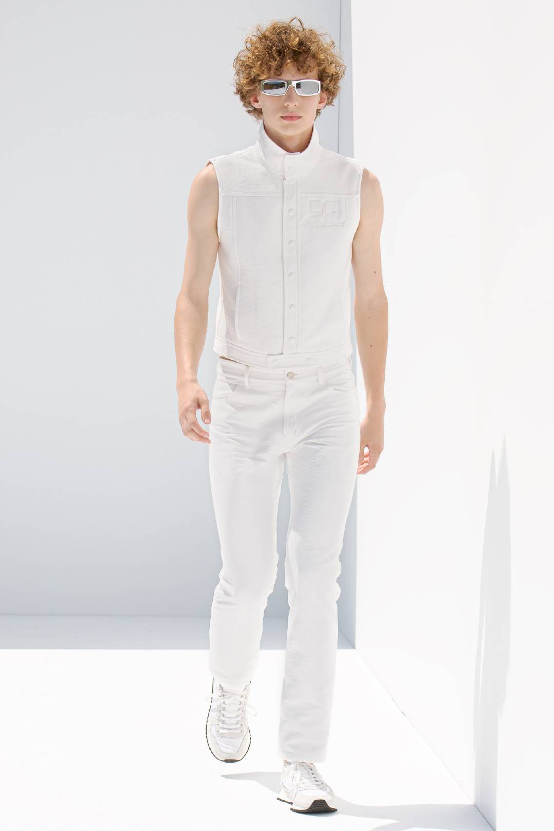 Courrèges Resort 2022 简约利落的设计