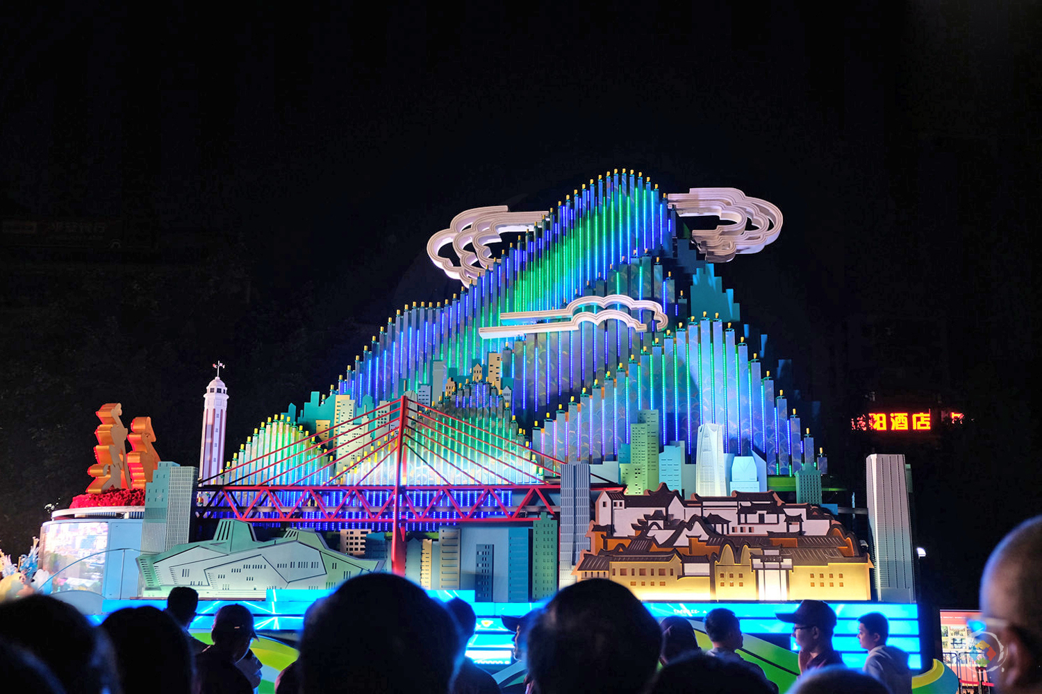 重庆城的日新月异，直辖23年之后，一直在变，却又一直没变