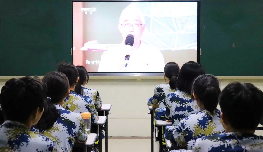 理想照亮未来——我校组织全体师生观看2021《开学第一课》