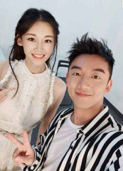 郑恺首谈当爸感受，曝女儿有强大干爹团，干妈