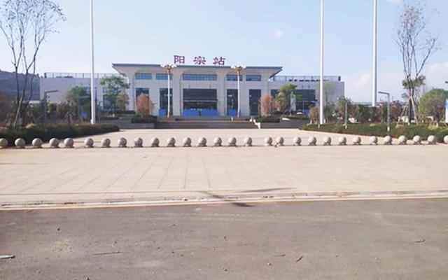 中国最“心酸”的高铁站，建成4年无一高铁路过