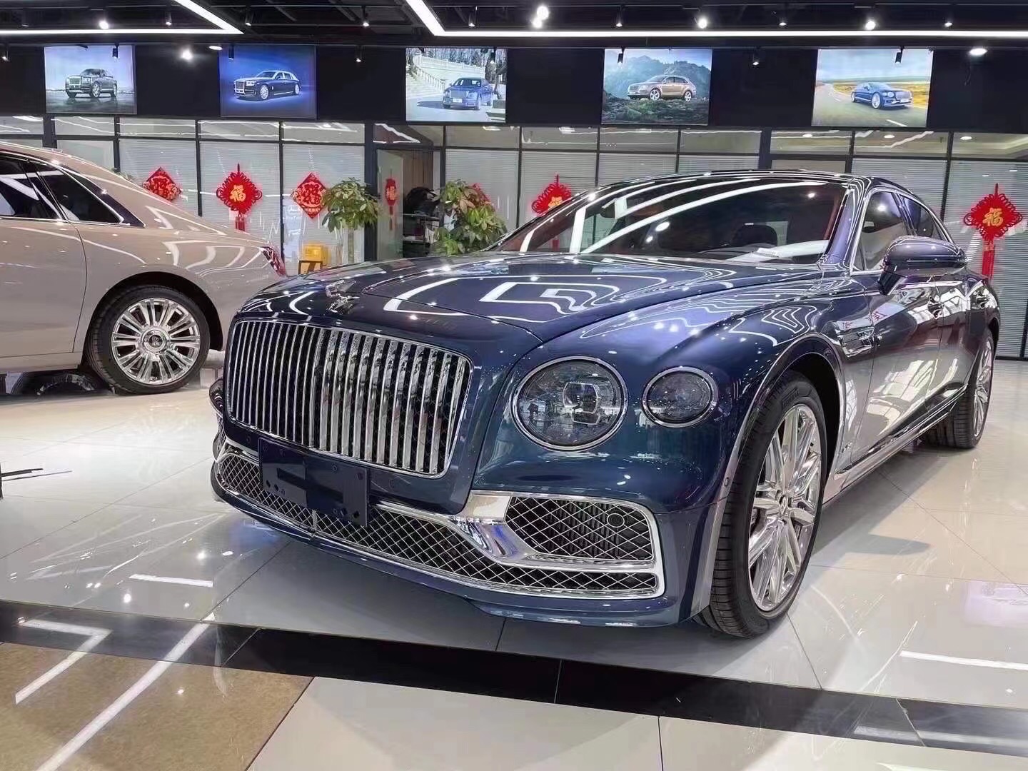 宾利飞驰6.0t w12流星蓝 太帅了