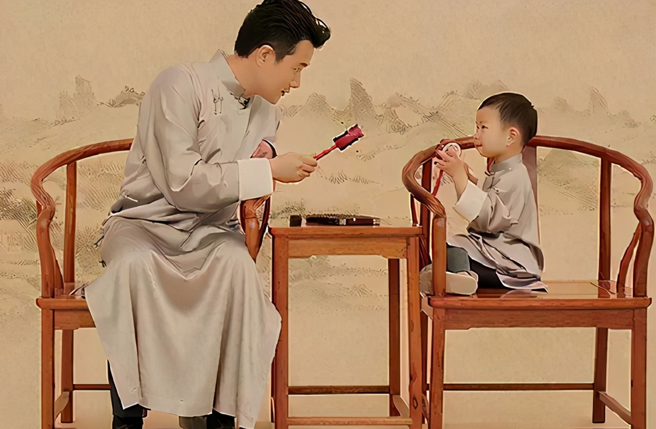 佟大为罕见晒全家福，评论区却骂声一片，网友：不如只给儿子拍