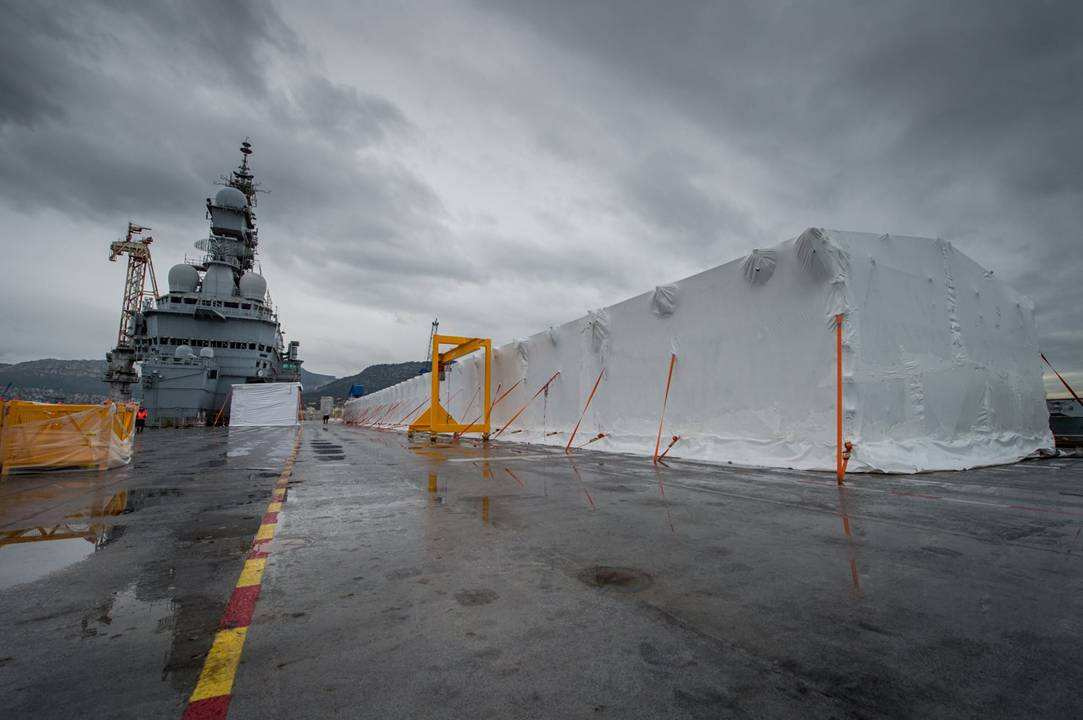 为什么说养航母很麻烦？船底会长出“恶魔”，所有水兵都要帮清理