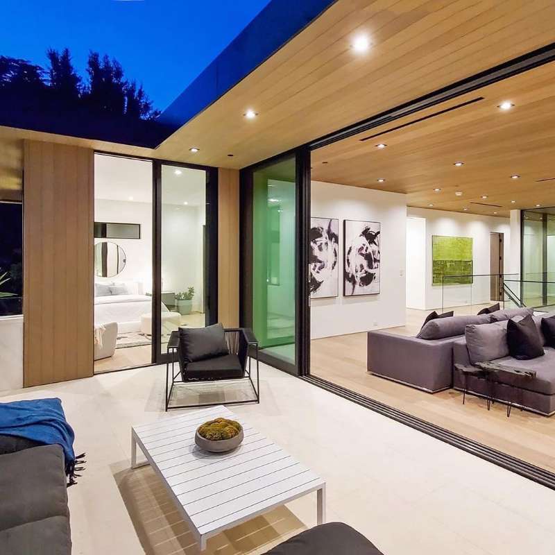 252㎡玻璃別墅掏空天花板，夜晚抬頭就是星空，美景貫穿全屋