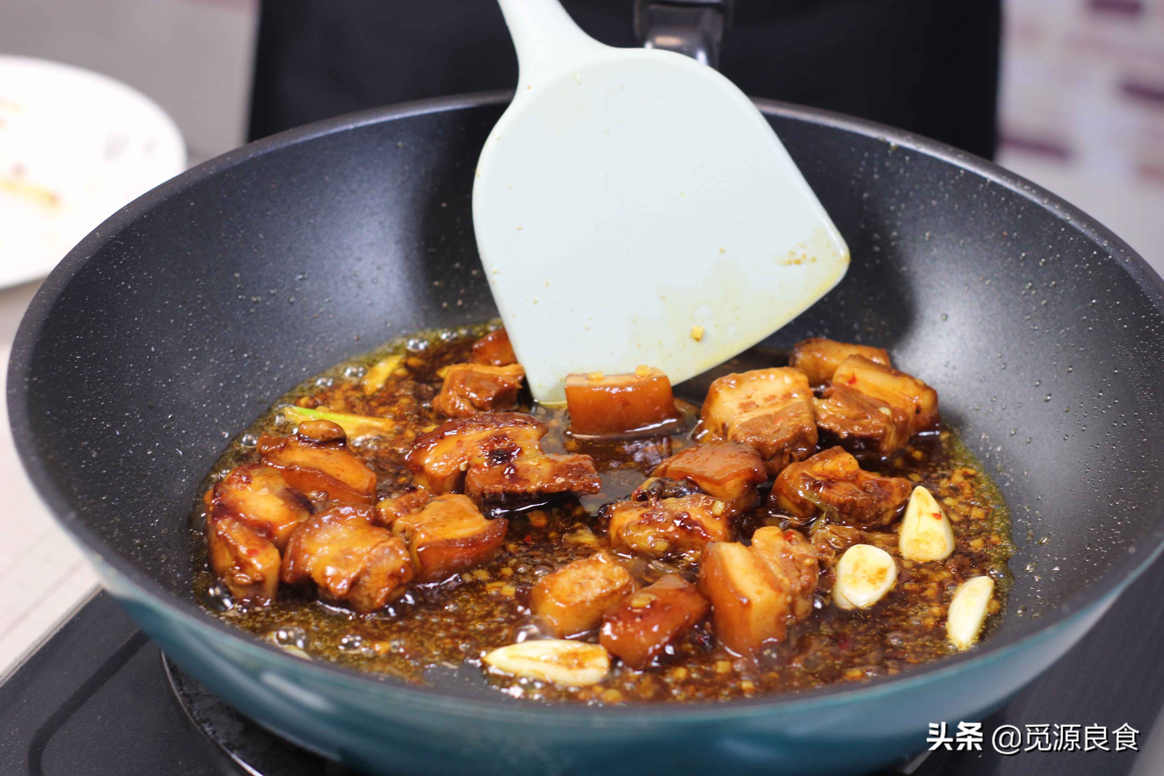 秋冬美食红烧肉白菜豆腐煲，家常美味超级下饭，爸妈晚餐吃撑了