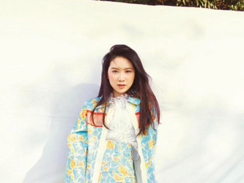 甄子丹这回骄傲了，16岁女儿身高快到1米8！大长腿是遗传妈妈