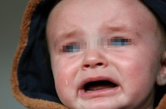 為何嬰兒看到某些人會突然哭泣？ 拋開迷信，來看看科學解釋
