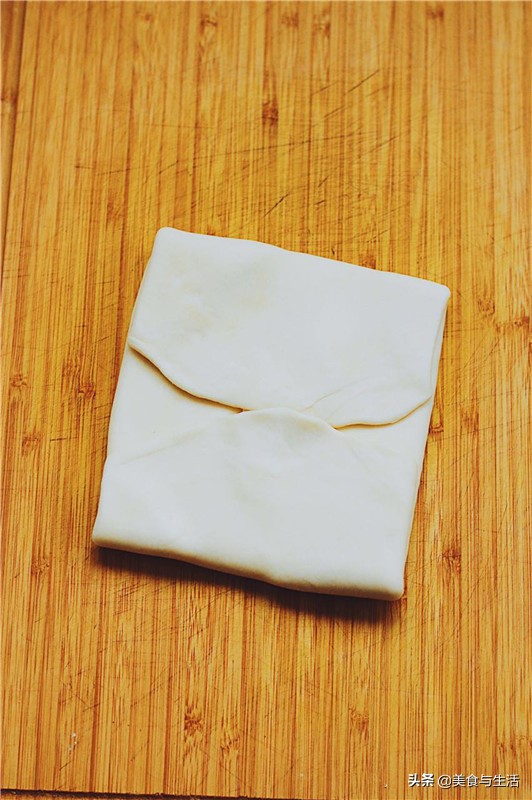 The cake of strawberry Napoleon, build midsummer girl heart, delicious desert is not afraid of fat, happy the most important