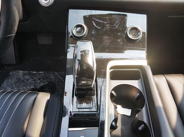 主流造型元素大融合，全新奔腾B70实车曝光，还能火吗？