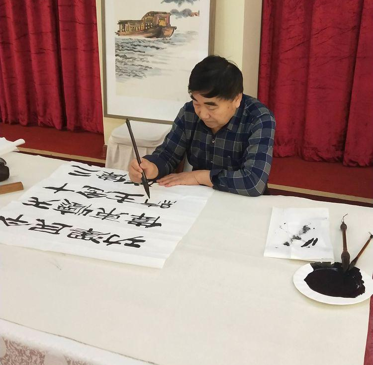 “浓墨重彩颂党恩”书画联谊会在呼和浩特举行