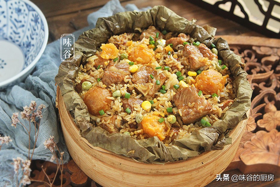 最近家人就馋这饭，裹上叶子一起蒸，清香不油腻，既是主食也是菜