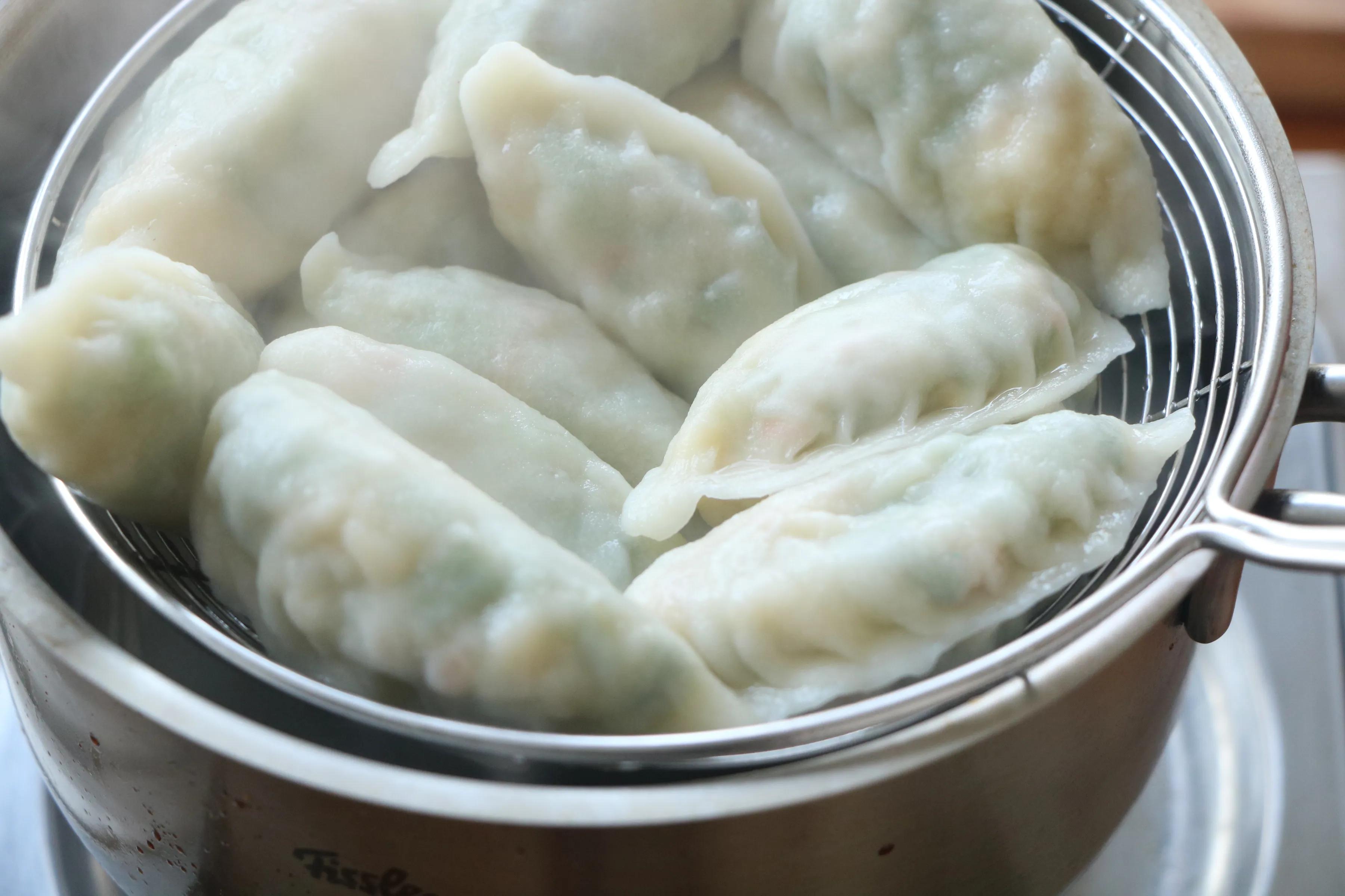 春天就吃這個素餡兒餃子，鮮香味美，一頓一大盤吃不夠，好吃不貴