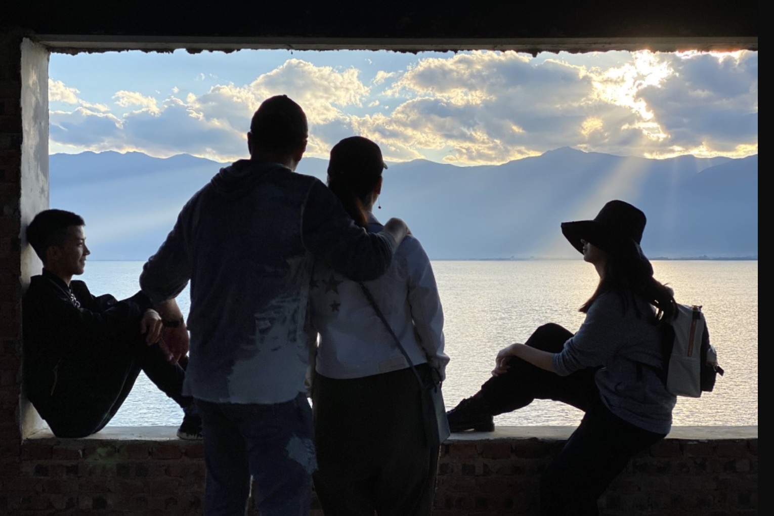 胡軍兒子康康12歲生日，身高赶超媽媽氣質像爸爸，學習成績優異