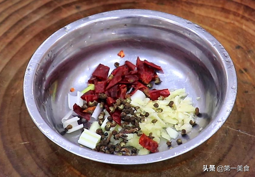 圖片[4]-鴨血想要嫩滑有技巧 廚師長教你做麻辣鴨血 麻辣入味 嫩如豆腐-起舞食譜網