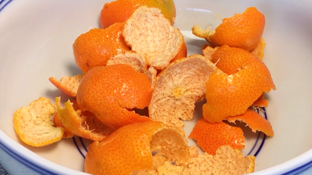 橘子皮不要扔，放鍋裡一煮，原來作用這麼厲害，家人常喝對身體好