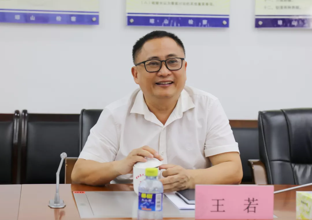 琼山区人大常委会主任吴光亮一行莅临琼山区检察院调研指导检察工作