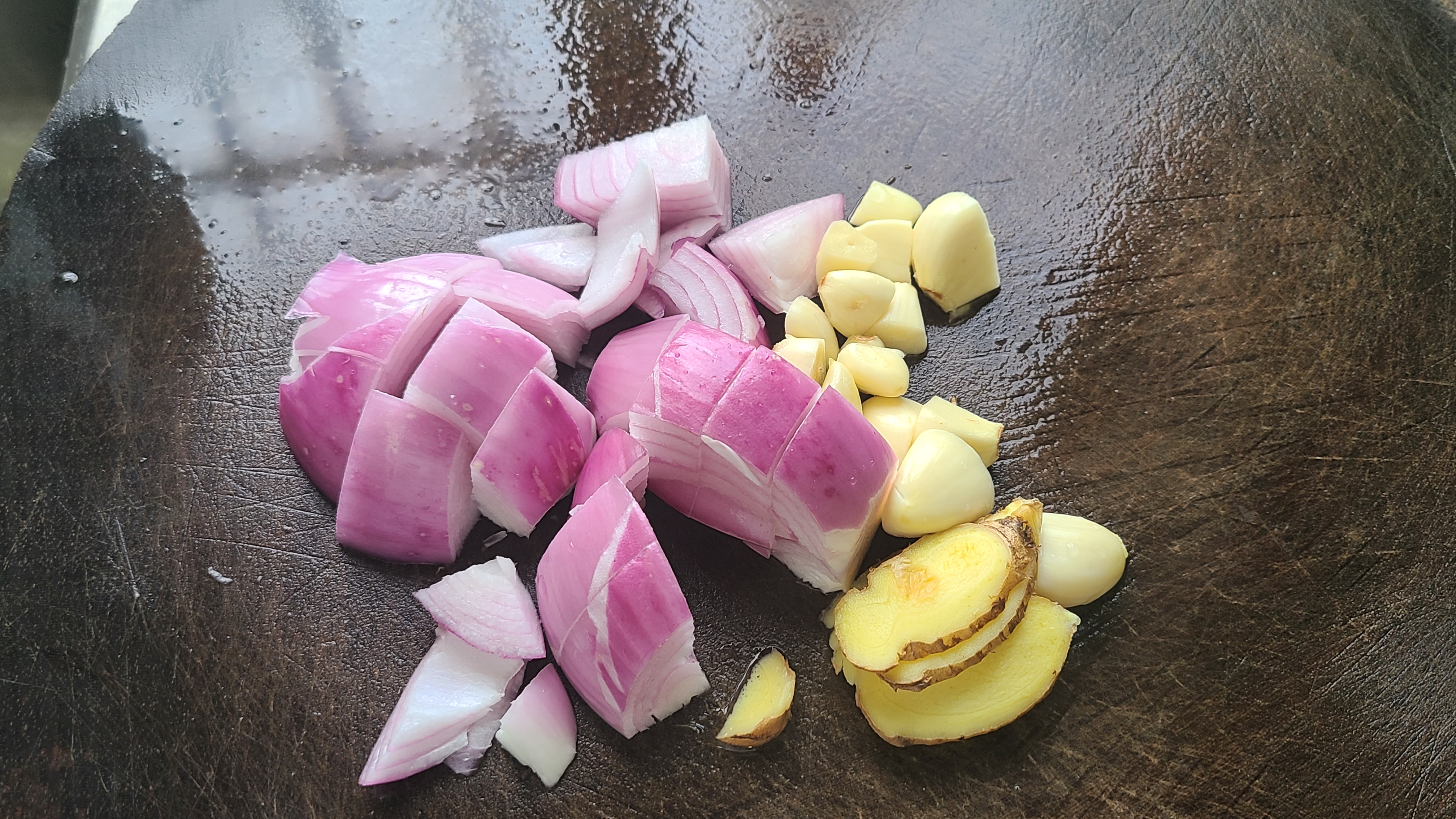 焗鸡翅，广东人这样做鸡翅很好吃，不用水也能做，太香了