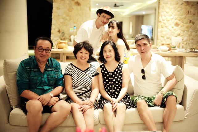 Baby发文官宣离婚，黄晓明贱卖豪宅分财产？男方全网维权否认婚变