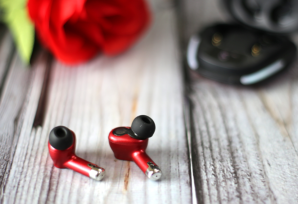 亲民定位、灯光酷炫、听声辩位，Xisem西圣Olaf真无线游戏耳机