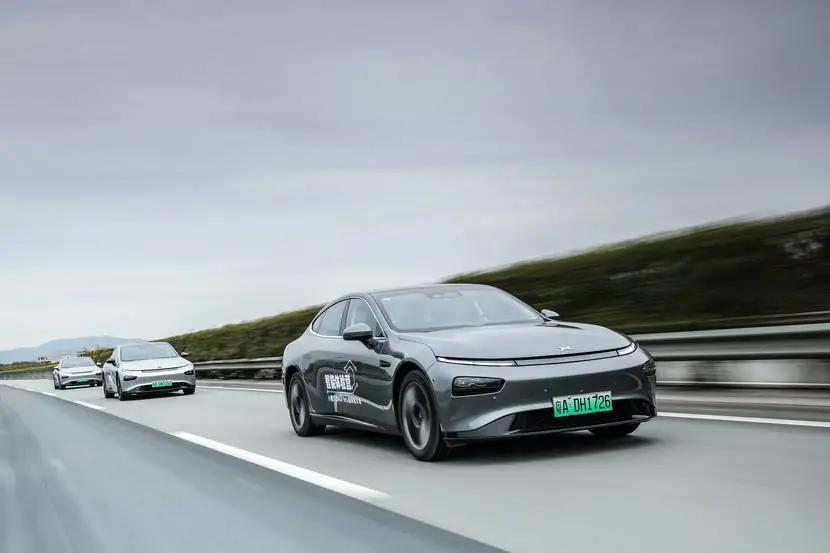 上了高速就没你啥事儿了？小鹏NGP自动导航辅助驾驶真的强