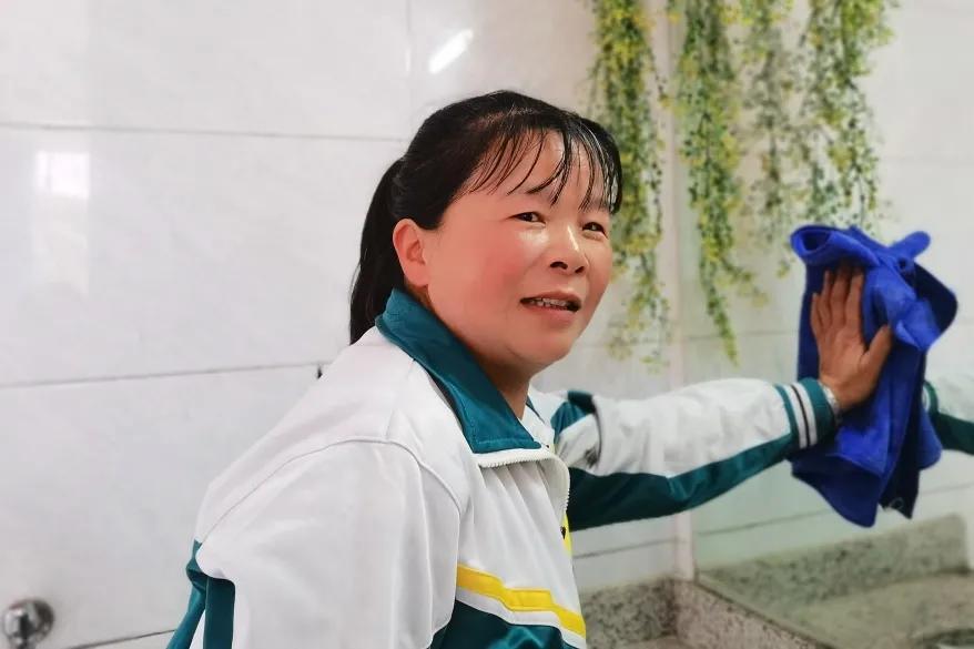 老师，您笑起来真好看——记双流区金桥小学“三八”妇女节活动