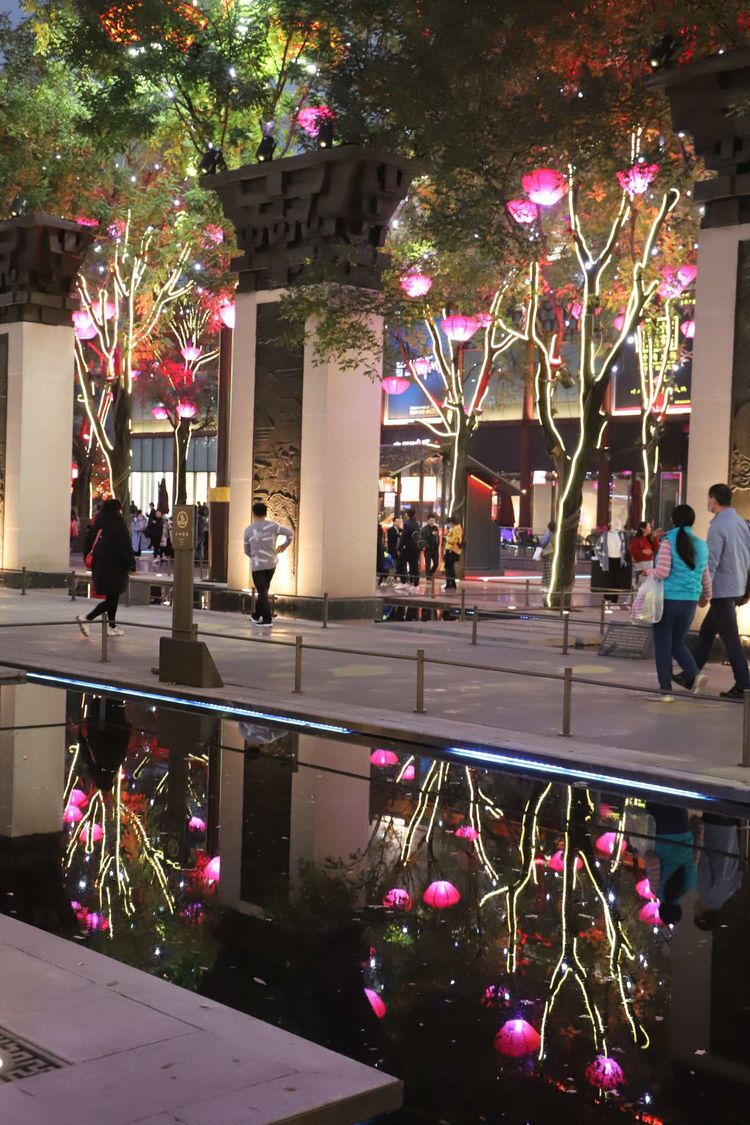 What camera lens falls is big the Tang Dynasty not nocturnal city, xi'an is the most beautiful night scene, come here if suddenly passes through days