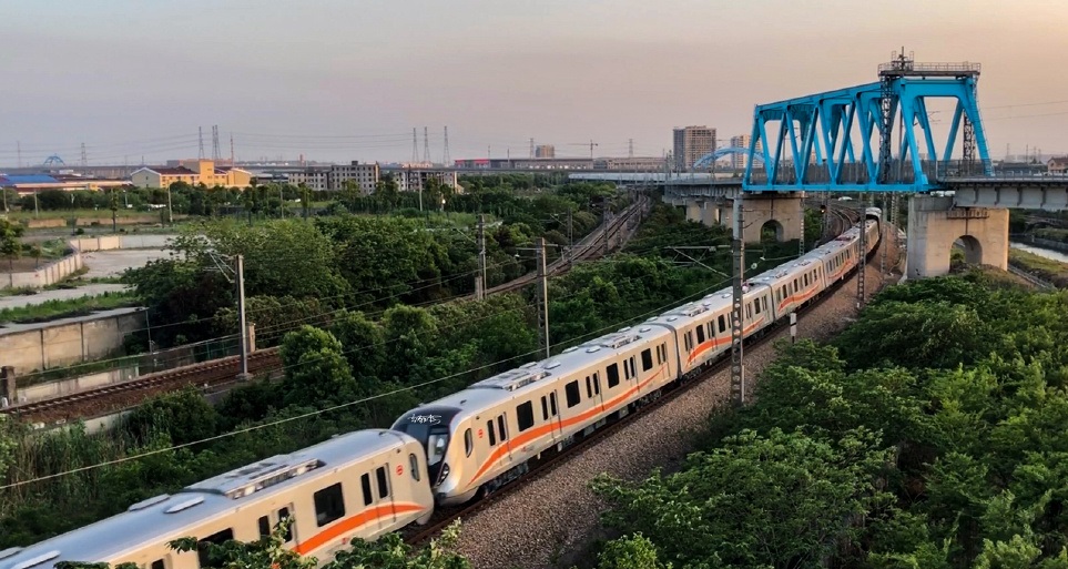 上海轨道交通18号线的新进展：新列车送到，航头