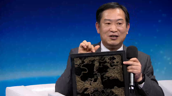 湖北工业职院党委书记魏文芳应邀参加《新华网》访谈直播