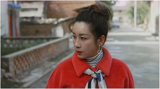 《装台》42岁秦海璐与90后男孩演情侣，这样的爱