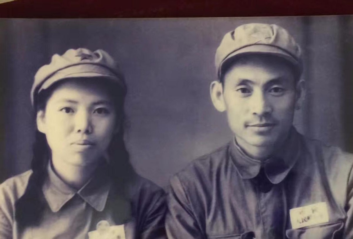 “赵政委”何政军：娶初恋，妻子为他退出娱乐圈，结婚29年无绯闻