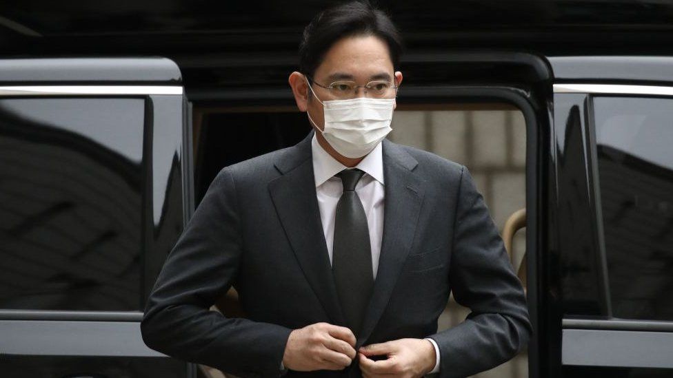 为国造芯片有功？三星掌门李在镕获假释，四大财阀胁迫式求情奏效