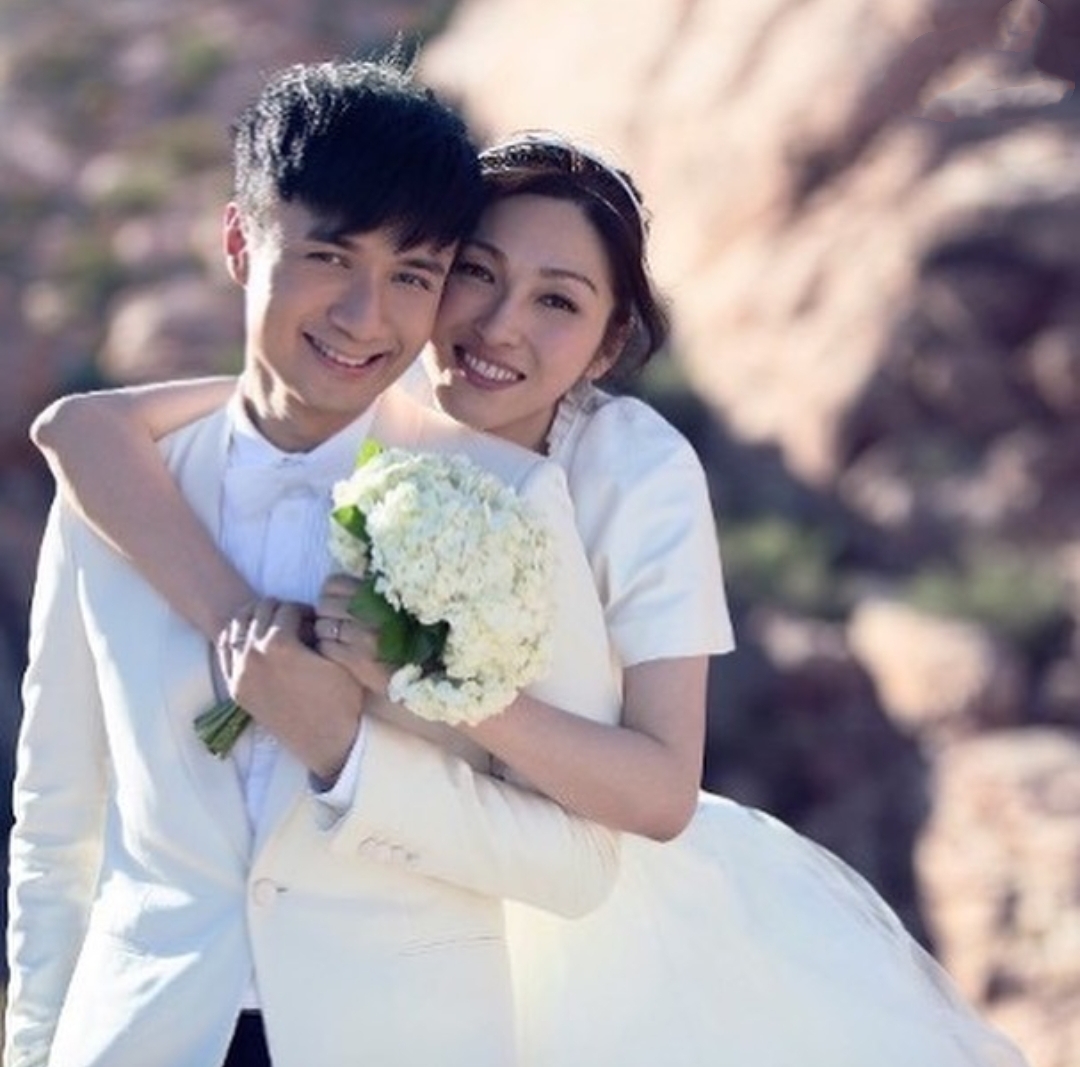 古巨基母親節曬全家福，將妻子摟在懷裡，不因兒子更愛媽媽而吃醋