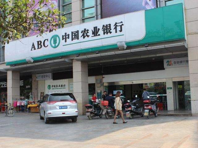 2020年在农行存30万，每年利息有多少？