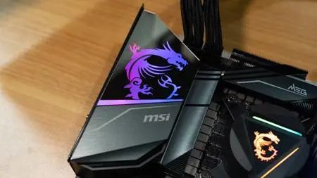 微星MEG Z490 GODLIKE主板评测：旗舰就该这样子