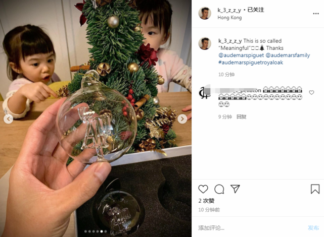 熊黛林老公陪女兒提前過聖誕，雙胞胎姐妹紮馬尾出鏡，越長越可愛