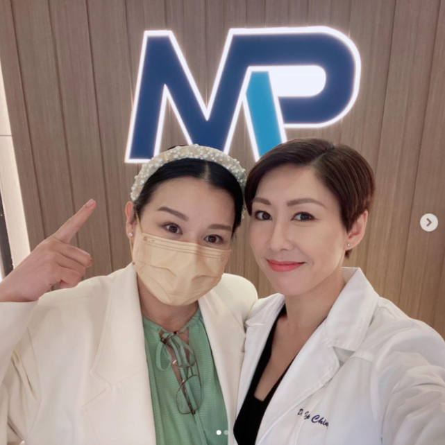 胡杏兒探班胡定欣馬國明，手撫超大孕肚母愛爆棚，孕晚期狀態超佳