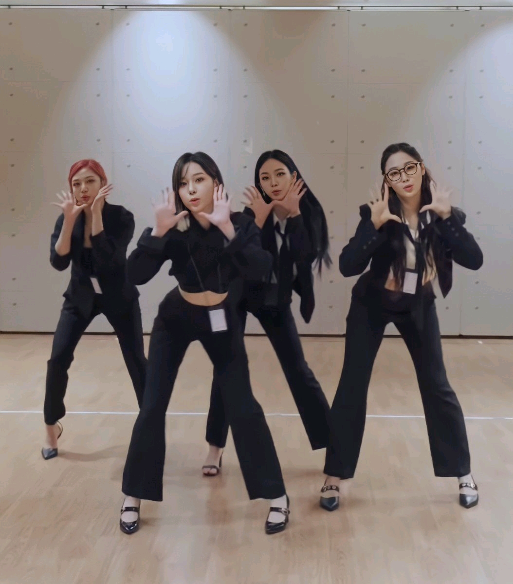 剛登頂一位，打破SM和改版女團紀錄，卻火速遭受惡意評分的aespa