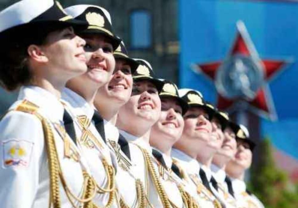 战斗民族绝不低头，普京总统不惧疫情，红场大