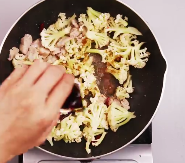 图片[7]-肉炒菜花的做法 酒店厨师长教你个小秘方炒出来超入味-起舞食谱网
