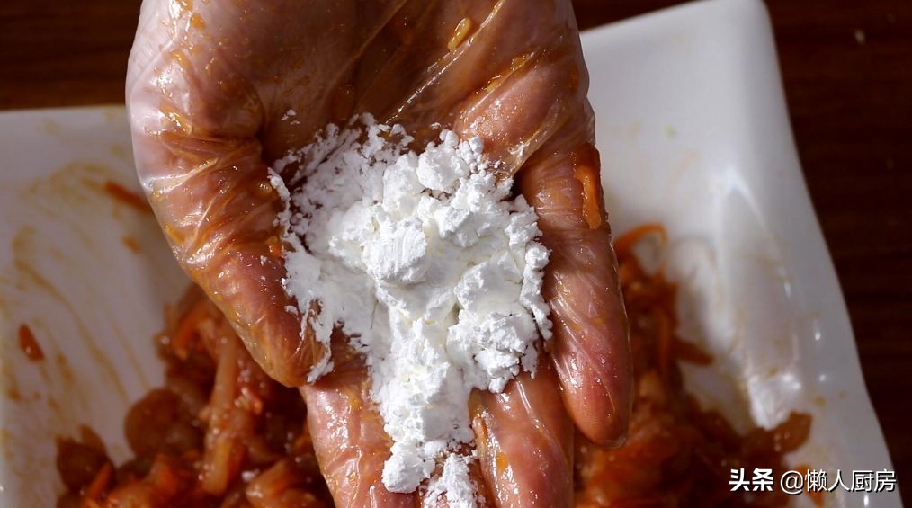 很多人說雞胸肉吃著柴，那是你不會做，配上胡蘿蔔，做成雞肉餅